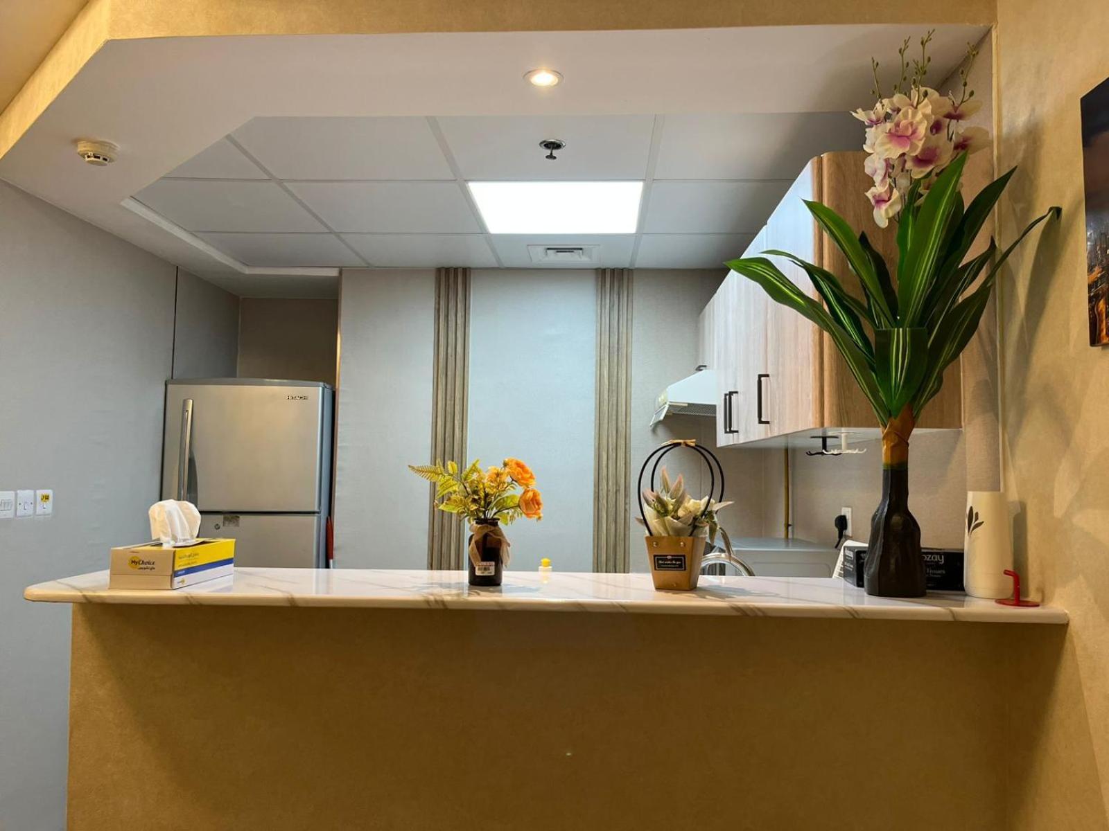 Appartamento Newly Renovated One Bed D2-1215 Dubai